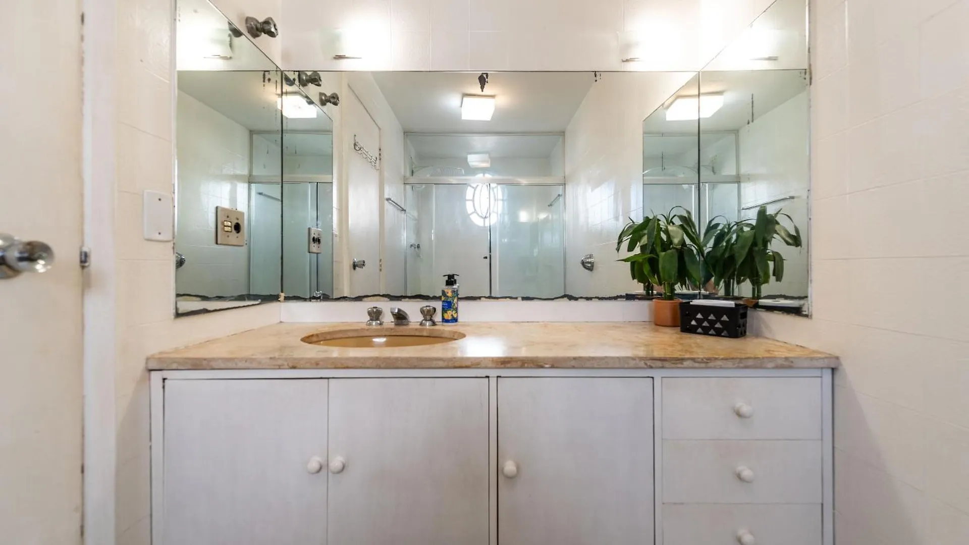Apartamento Espacoso E Completo No Jardins - C2920 Sao Paulo Brazil